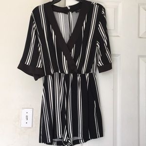 NWOT Kimono style romper. Size 00-0.